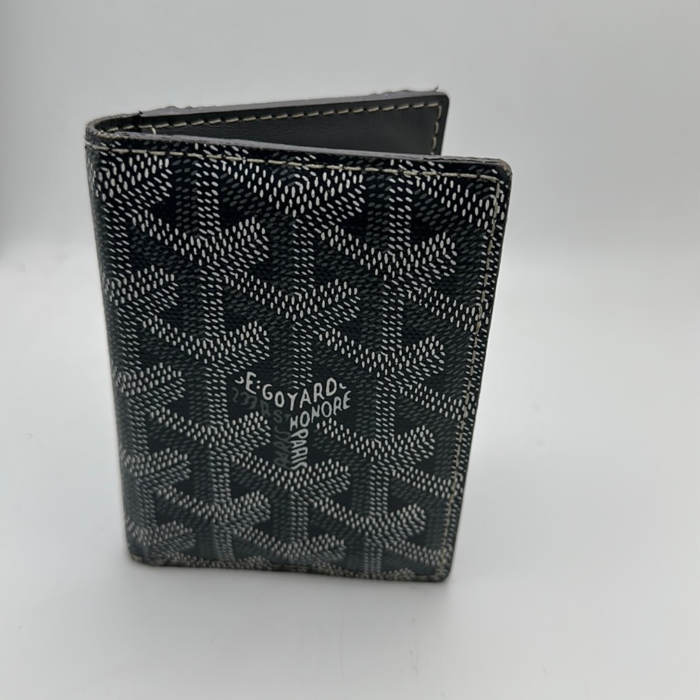 E.Goyard pocket book wallet man’s gray leather. Very little wear. Clean.
